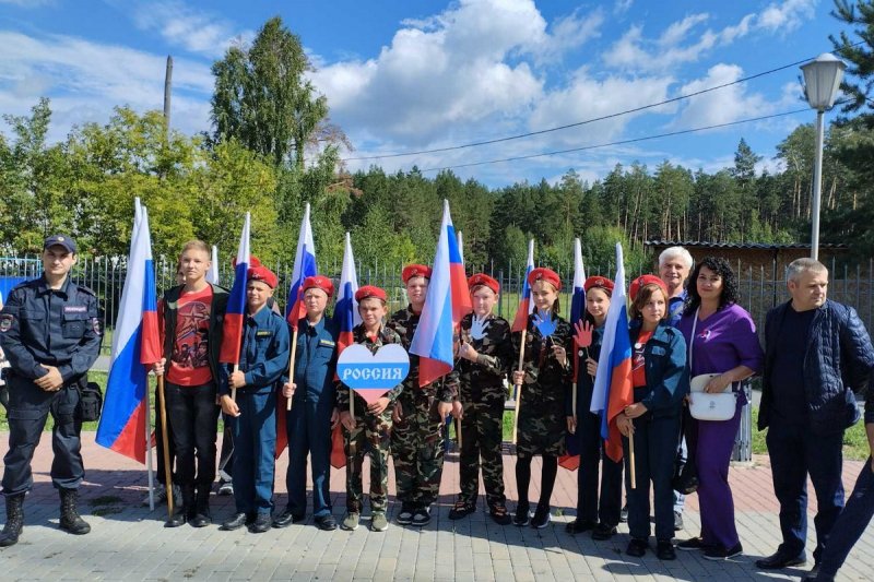 Кетовские полицейские и общественники приняли участие в мероприятии, посвящённом Дню Государственного флага Российской Федерации